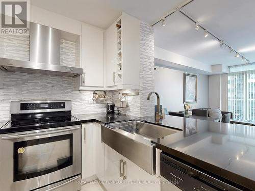 1608 - 4978 Yonge Street, Toronto (Lansing-Westgate), ON - Indoor Photo Showing Kitchen With Upgraded Kitchen