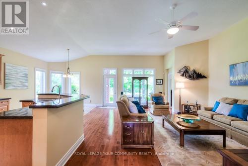 26 Bobby Locke Lane, Whitchurch-Stouffville, ON - Indoor Photo Showing Living Room