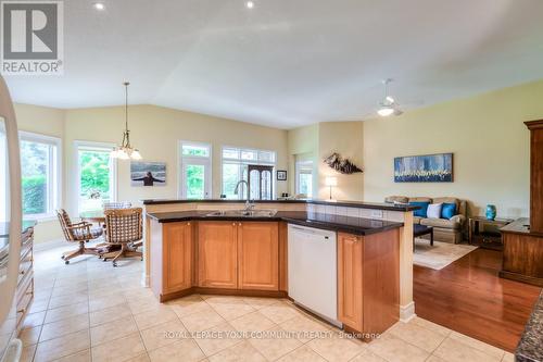 26 Bobby Locke Lane, Whitchurch-Stouffville, ON - Indoor Photo Showing Kitchen