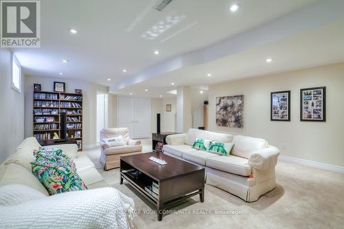 26 Bobby Locke Lane, Whitchurch-Stouffville, ON - Indoor Photo Showing Living Room