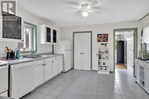 22 Cricket Place, Peterborough, ON - Indoor Photo Showing Kitchen With Double Sink
