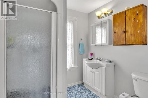 22 Cricket Place, Peterborough, ON - Indoor Photo Showing Bathroom