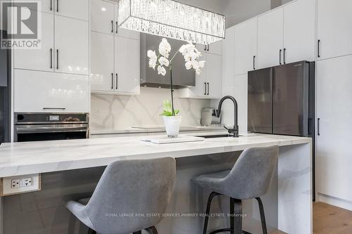 105 Tenth Street, Toronto (New Toronto), ON - Indoor Photo Showing Kitchen With Upgraded Kitchen