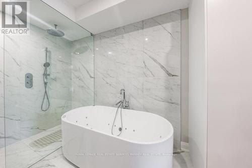 105 Tenth Street, Toronto (New Toronto), ON - Indoor Photo Showing Bathroom