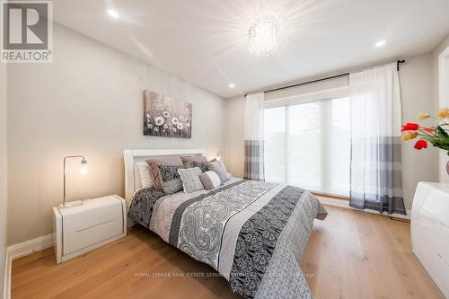 105 Tenth Street, Toronto (New Toronto), ON - Indoor Photo Showing Bedroom