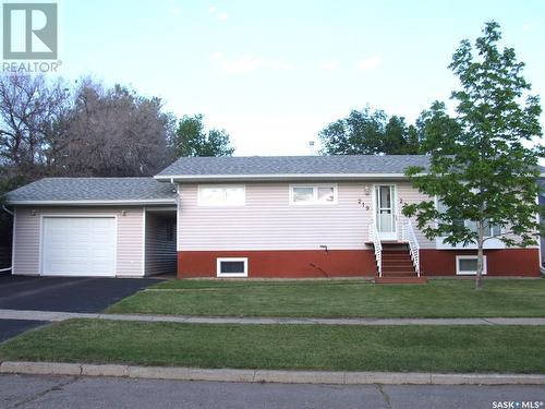 219 7Th Street W, Leader, SK - Outdoor