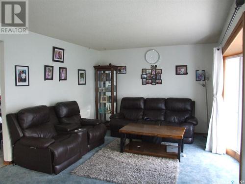 219 7Th Street W, Leader, SK - Indoor Photo Showing Living Room