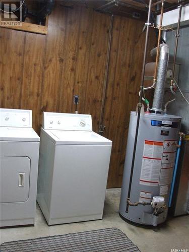 219 7Th Street W, Leader, SK - Indoor Photo Showing Laundry Room