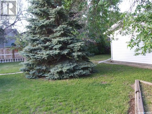 219 7Th Street W, Leader, SK - Outdoor