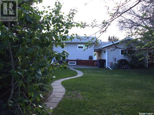 219 7Th Street W, Leader, SK - Outdoor