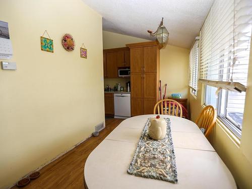 25 Sapphire Crt, Logan Lake, BC - Indoor Photo Showing Dining Room