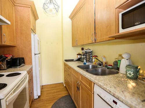 25 Sapphire Crt, Logan Lake, BC - Indoor Photo Showing Kitchen With Double Sink