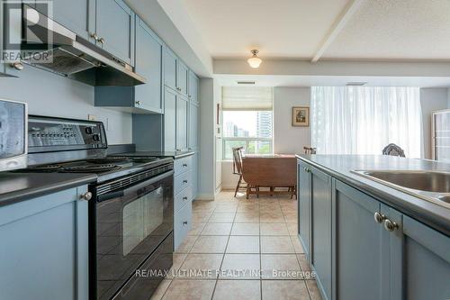 Ph13 - 300 Balliol Street, Toronto (Mount Pleasant West), ON - Indoor Photo Showing Kitchen