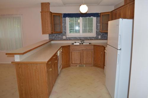 588 73Rd Avenue, Grand Forks, BC - Indoor Photo Showing Kitchen With Double Sink