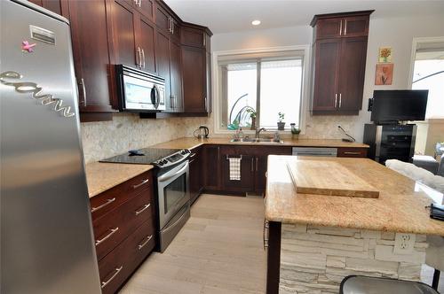 256-5165 Trepanier Bench Road, Peachland, BC - Indoor Photo Showing Kitchen With Double Sink