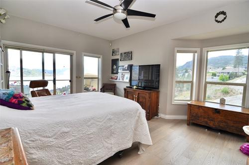 256-5165 Trepanier Bench Road, Peachland, BC - Indoor Photo Showing Bedroom