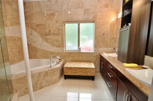 256-5165 Trepanier Bench Road, Peachland, BC - Indoor Photo Showing Bathroom