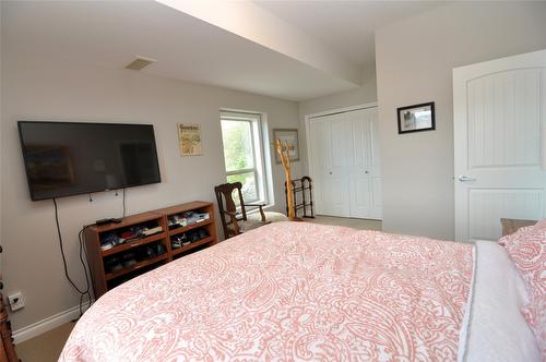 256-5165 Trepanier Bench Road, Peachland, BC - Indoor Photo Showing Bedroom