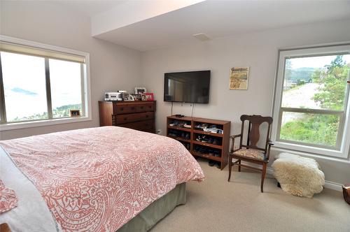 256-5165 Trepanier Bench Road, Peachland, BC - Indoor Photo Showing Bedroom