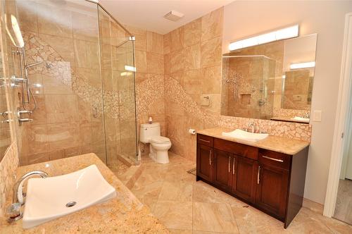 256-5165 Trepanier Bench Road, Peachland, BC - Indoor Photo Showing Bathroom