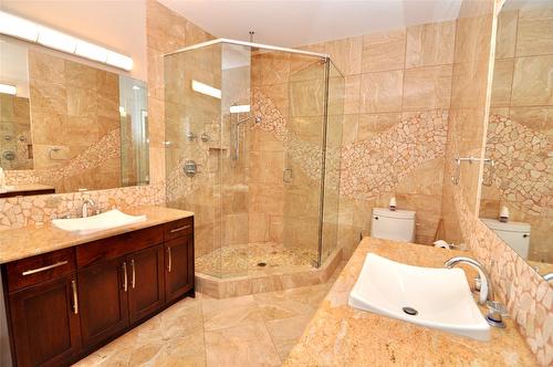 256-5165 Trepanier Bench Road, Peachland, BC - Indoor Photo Showing Bathroom