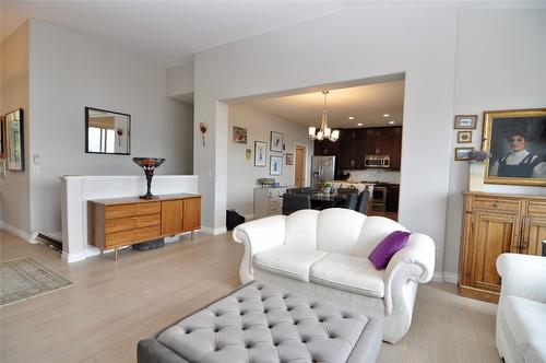 256-5165 Trepanier Bench Road, Peachland, BC - Indoor Photo Showing Living Room