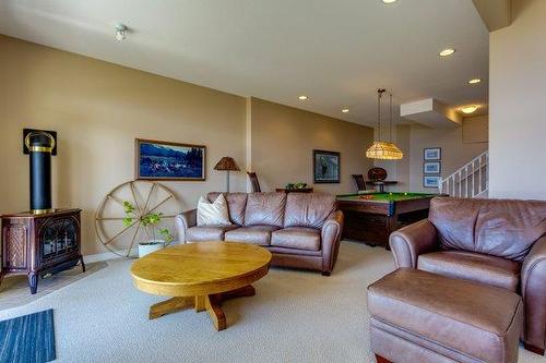 126-5300 Huston Road, Peachland, BC - Indoor Photo Showing Living Room