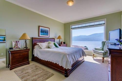 126-5300 Huston Road, Peachland, BC - Indoor Photo Showing Bedroom