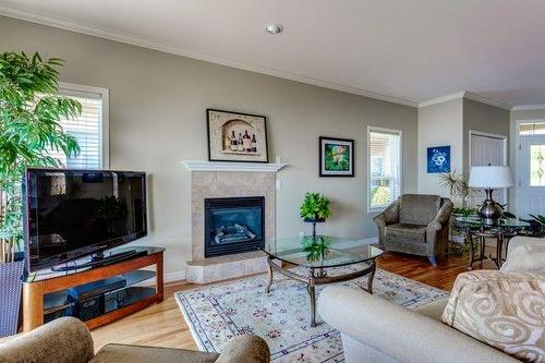 126-5300 Huston Road, Peachland, BC - Indoor Photo Showing Living Room With Fireplace