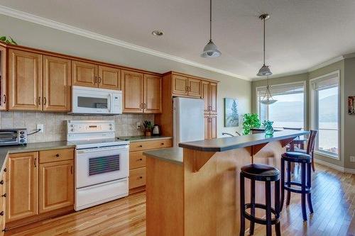 126-5300 Huston Road, Peachland, BC - Indoor Photo Showing Kitchen