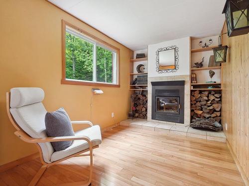 Common room - 851 Mtée St-Elmire, Saint-Sauveur, QC - Indoor With Fireplace