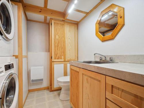 Laundry room - 851 Mtée St-Elmire, Saint-Sauveur, QC - Indoor Photo Showing Laundry Room