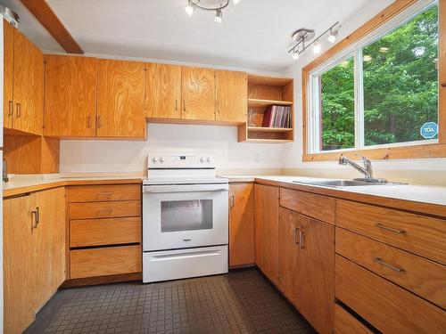 Kitchen - 851 Mtée St-Elmire, Saint-Sauveur, QC - Indoor Photo Showing Kitchen