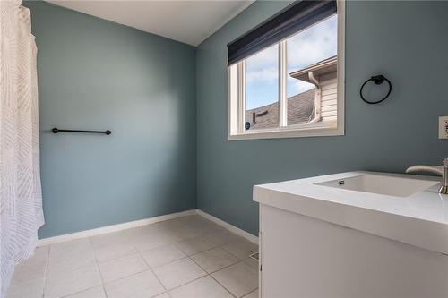 104 Braemar Avenue, Caledonia, ON - Indoor Photo Showing Bathroom