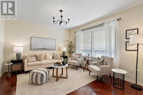 35 Personna Circle, Brampton, ON - Indoor Photo Showing Living Room