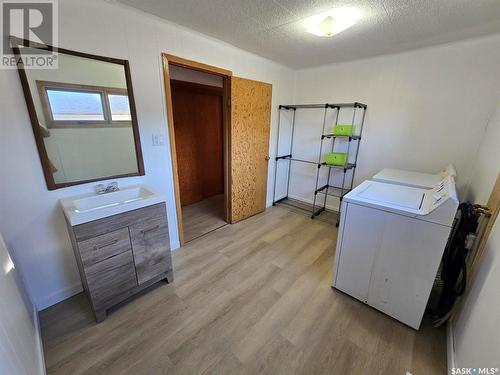 910 Qu'Appelle Street, Grenfell, SK - Indoor Photo Showing Laundry Room