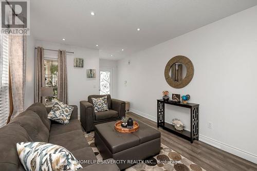 16 Mendocino Drive, Vaughan, ON - Indoor Photo Showing Living Room