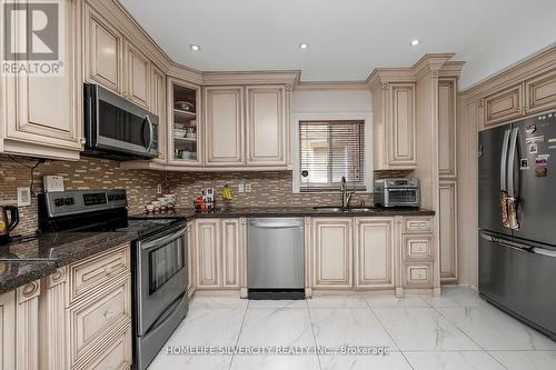 16 Mendocino Drive, Vaughan, ON - Indoor Photo Showing Kitchen With Upgraded Kitchen