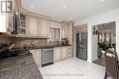 16 Mendocino Drive, Vaughan, ON - Indoor Photo Showing Kitchen With Upgraded Kitchen