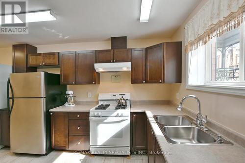 37 Tona Trail, Wasaga Beach, ON - Indoor Photo Showing Kitchen With Double Sink