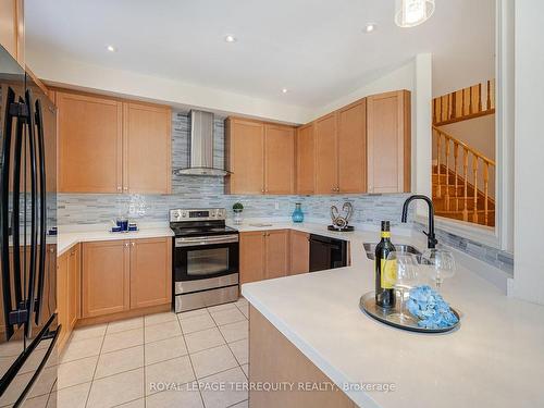36 Chokecherry Cres, Markham, ON - Indoor Photo Showing Kitchen With Double Sink With Upgraded Kitchen