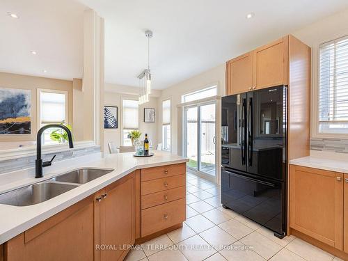 36 Chokecherry Cres, Markham, ON - Indoor Photo Showing Kitchen With Double Sink