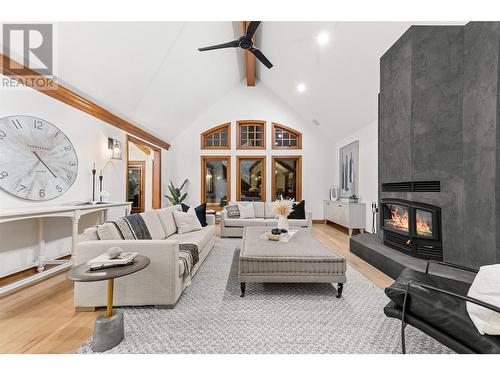 539 Knowles Road, Kelowna, BC - Indoor Photo Showing Living Room With Fireplace