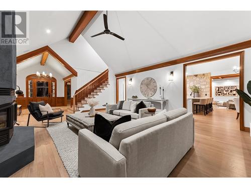 539 Knowles Road, Kelowna, BC - Indoor Photo Showing Living Room With Fireplace