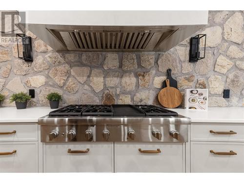 539 Knowles Road, Kelowna, BC - Indoor Photo Showing Kitchen