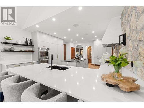 539 Knowles Road, Kelowna, BC - Indoor Photo Showing Kitchen With Double Sink With Upgraded Kitchen