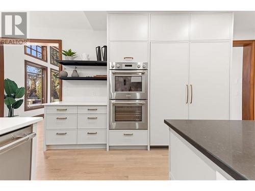 539 Knowles Road, Kelowna, BC - Indoor Photo Showing Kitchen