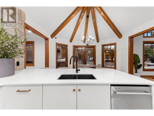 539 Knowles Road, Kelowna, BC - Indoor Photo Showing Kitchen With Double Sink