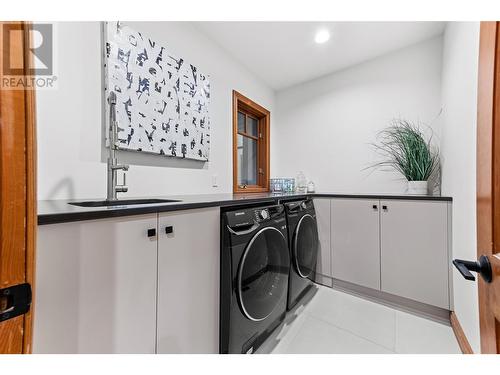 539 Knowles Road, Kelowna, BC - Indoor Photo Showing Laundry Room