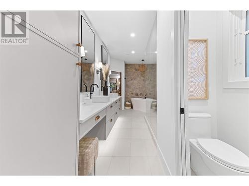 539 Knowles Road, Kelowna, BC - Indoor Photo Showing Bathroom